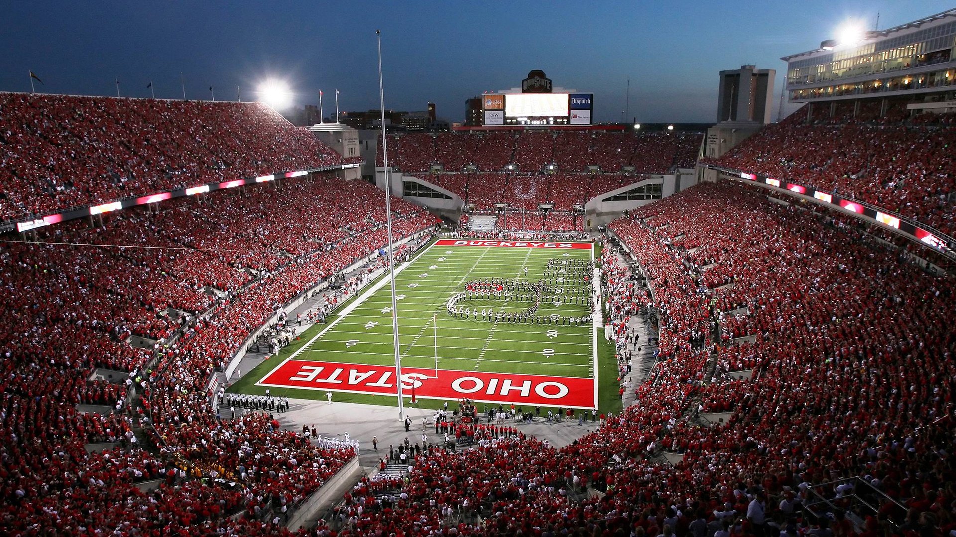 绿色低碳理念贯穿全行业，推广可持续发展，绿色低碳创新发展